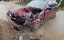 Водитель BMW выехал на встречную полосу и столкнул с дороги Audi