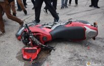Motociklininko krauju aplaistytos nelegalios lenktynės: žadą atėmusi žinia iš ligoninės