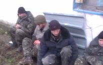 Šokiruojančiame vaizdo įraše – žvėriškas separatistų elgesys su belaisviais ukrainiečiais