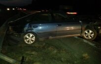 Dėl nevaldomos priekabos „Toyota“ pateko į šiurpią avariją