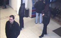 Prašoma atpažinti pinigų pasisavinimu įtariamą vyrą