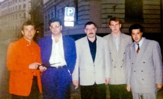 Igoris Tiomkinas (pirmas iš k.), Dovydas Kaplanas (antras iš k.) Rygoje, maždaug 1992-1993 m.