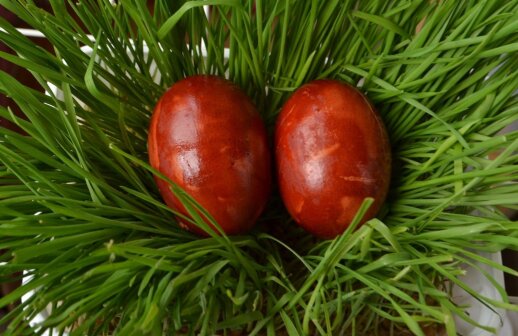 <span style="color: #ff0000;">EKSPERIMENTAS:</span> dažėme kiaušinius be chemijos – rezultatas nustebino <sup style="color: #ff0000;">FOTO</sup>