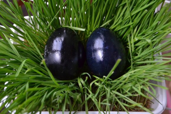 <span style="color: #ff0000;">EKSPERIMENTAS:</span> dažėme kiaušinius be chemijos – rezultatas nustebino <sup style="color: #ff0000;">FOTO</sup>