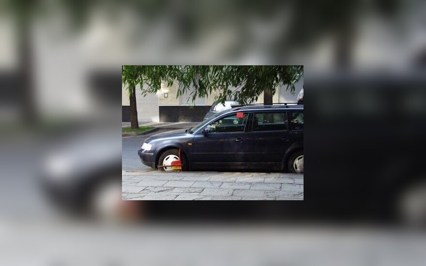Vilniuje ketinama pažeidėjų automobilius ne blokuoti, o fotografuoti