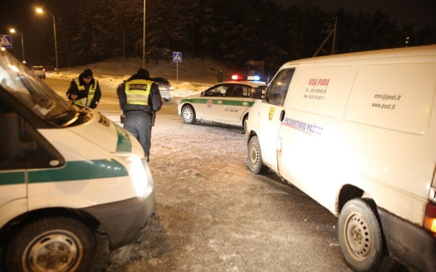 Vilniuje Lietuvos pašto mikroautobusas partrenkė ir sužalojo moterį