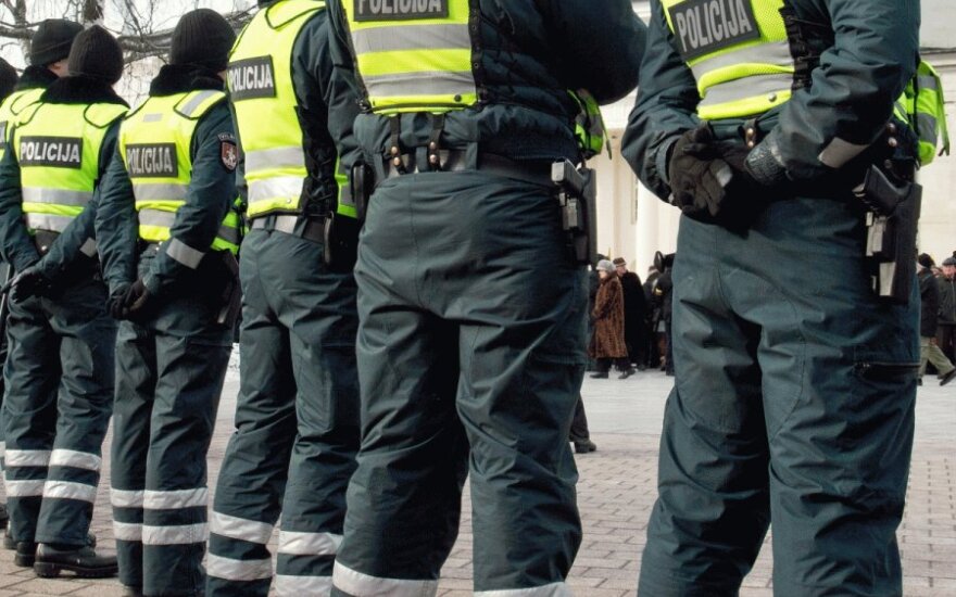 Kaunietis užsigeidė sekso net su 4 policininkais