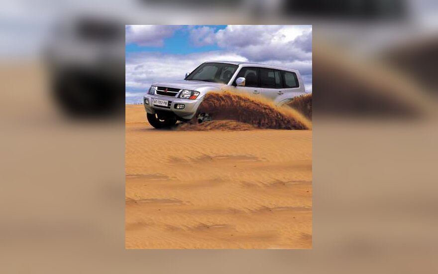 MITSUBISHI PAJERO