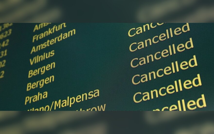 Dėl ugnikalnio Islandijoje išsiveržimo atšaukiami skrydžiai Šiaurės Europoje.