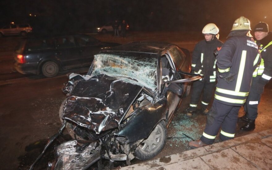 Visureigį taranavęs „Audi“ vairuotojas pareiškė, kad per girtumą paskubėjo