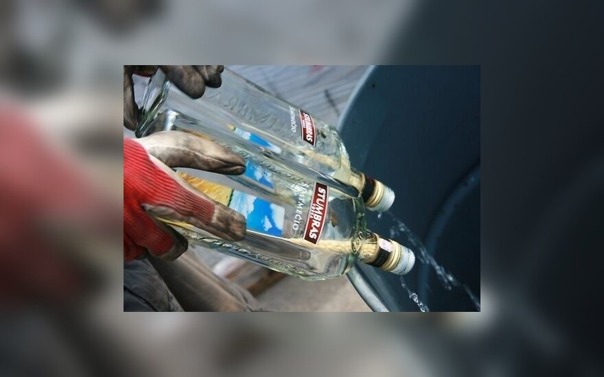 В Риге полиция уничтожила литовские пиво и водку