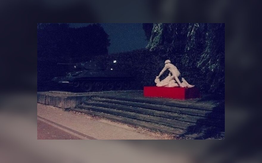 В Гданьске убрали скульптуру советского солдата-насильника