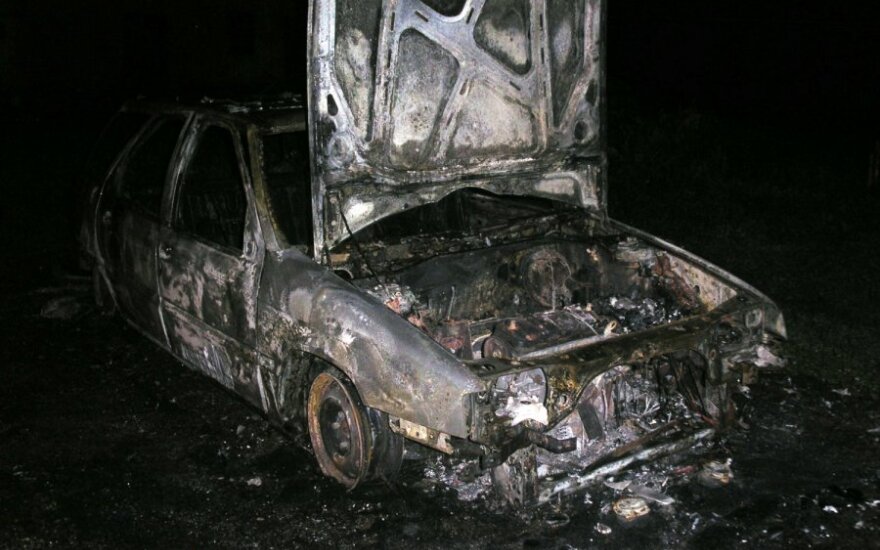 В Биржайском районе в автомобиле сгорел человек