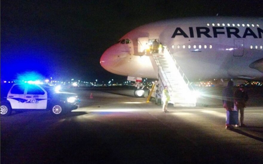 Самолет Air France экстренно сел в Канаде из-за анонимной угрозы