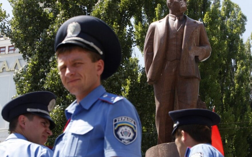 Украинa: у памятника Ленину украли голову