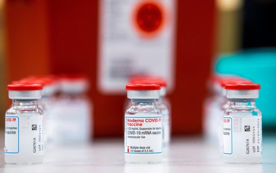 В Литву доставлено еще 18 тысяч доз вакцины от коронавируса Moderna