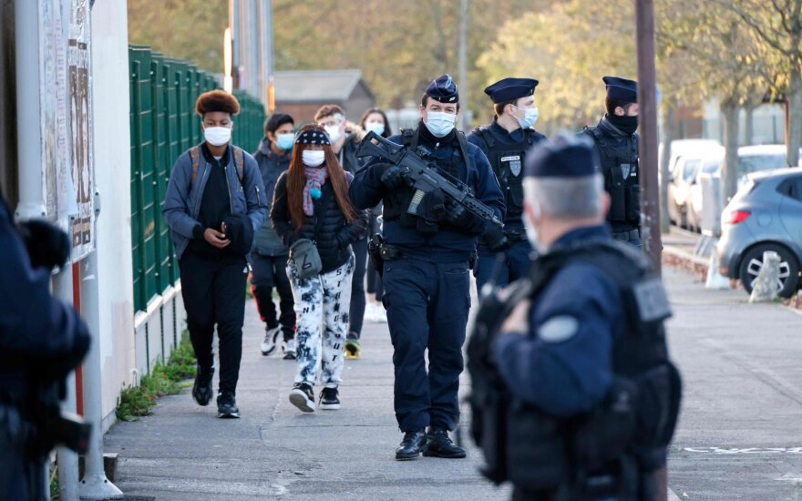 В Париже протестуют из-за законопроекта, запрещающего распространять фото полицейских