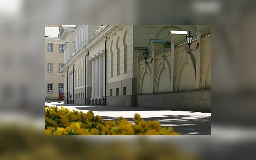 Штраф за малую нужду у президентского дворца - 100 литов