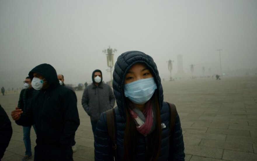В Пекине снова объявлен "красный" уровень опасности из-за смога