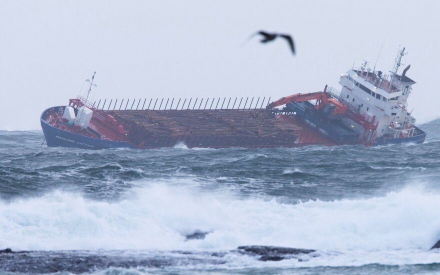 Kruizinio laivo gelbėjimo darbai prie Norvegijos krantų