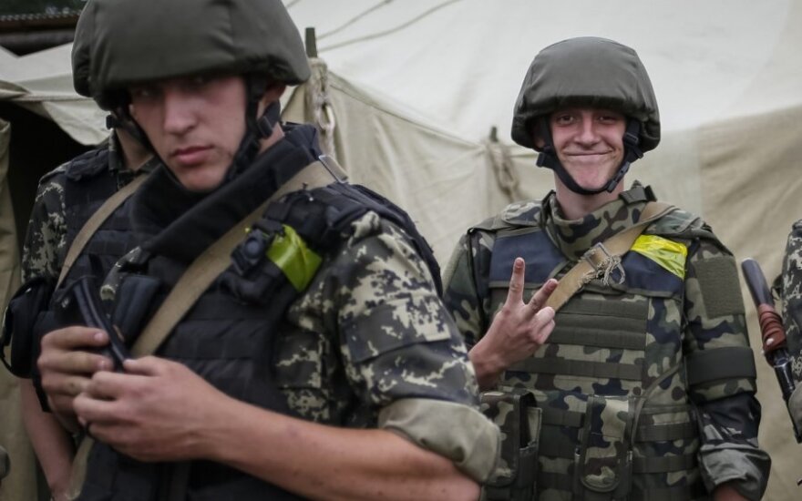 Литва снабдит украинских военных касками, бронежилетами и щитами