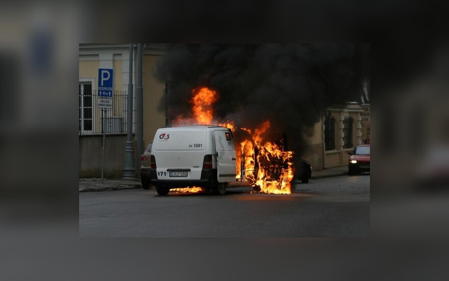 В Вильнюсе горел инкассаторский автомобиль