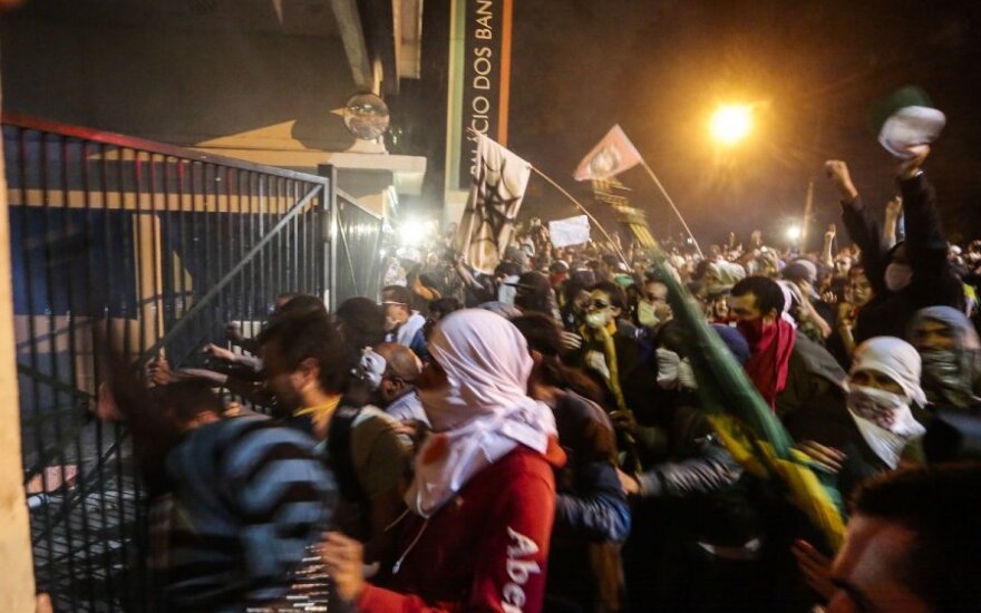 Protestai Brazilijoje dėl kylančių kainų