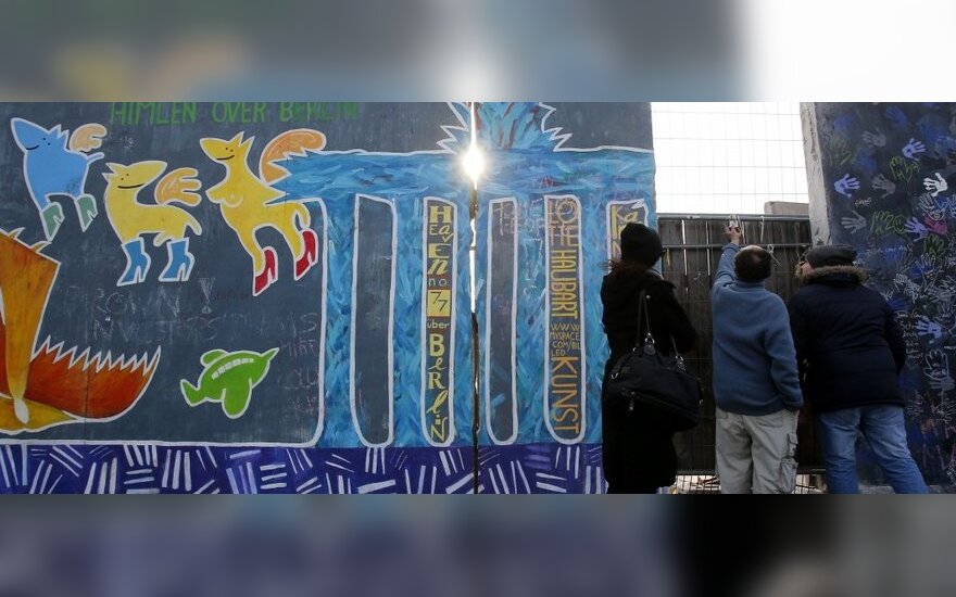 Художники протестуют против разрушения Берлинской стены