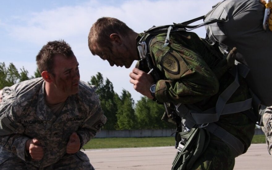 В Рукле прошла совместная десантная операция военных Литвы и США