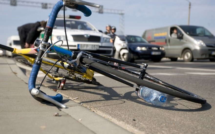 В Вильнюсе велосипедист сбил пешехода