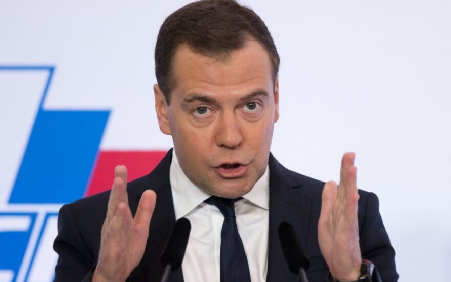 Медведев отказался вводить квоты на белорусское молоко