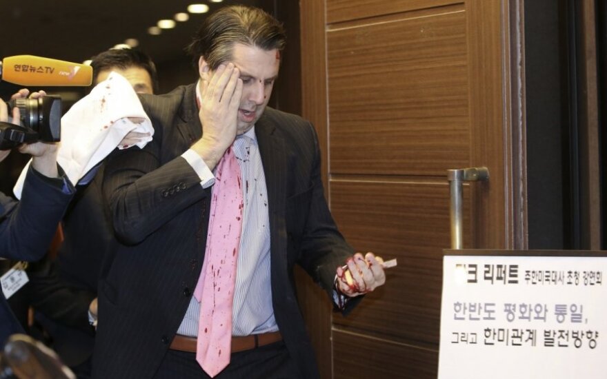 Послу США в Южной Корее порезали лицо бритвой