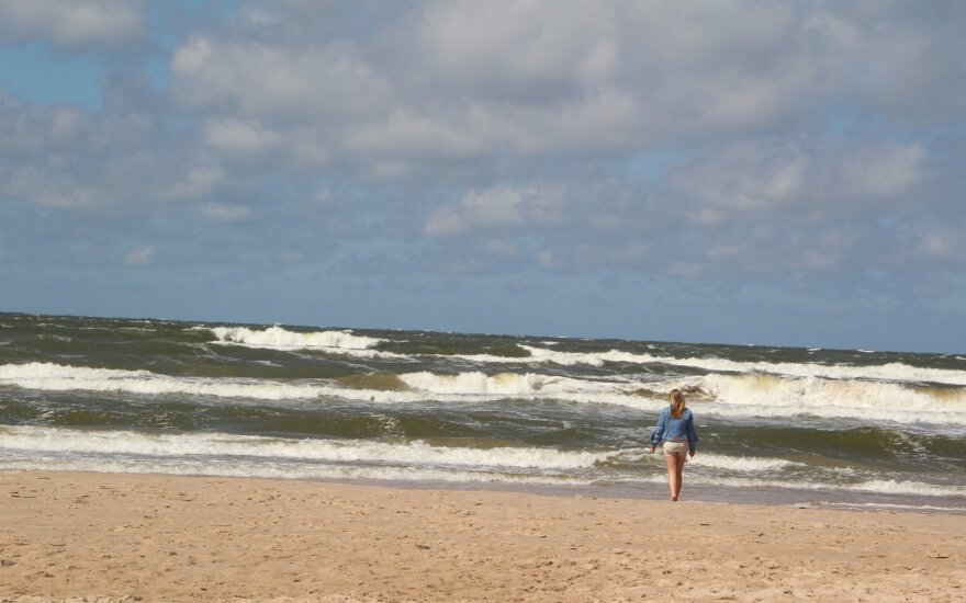 Хорошая новость для отдыхающих в Паланге: вода в море прогрелась