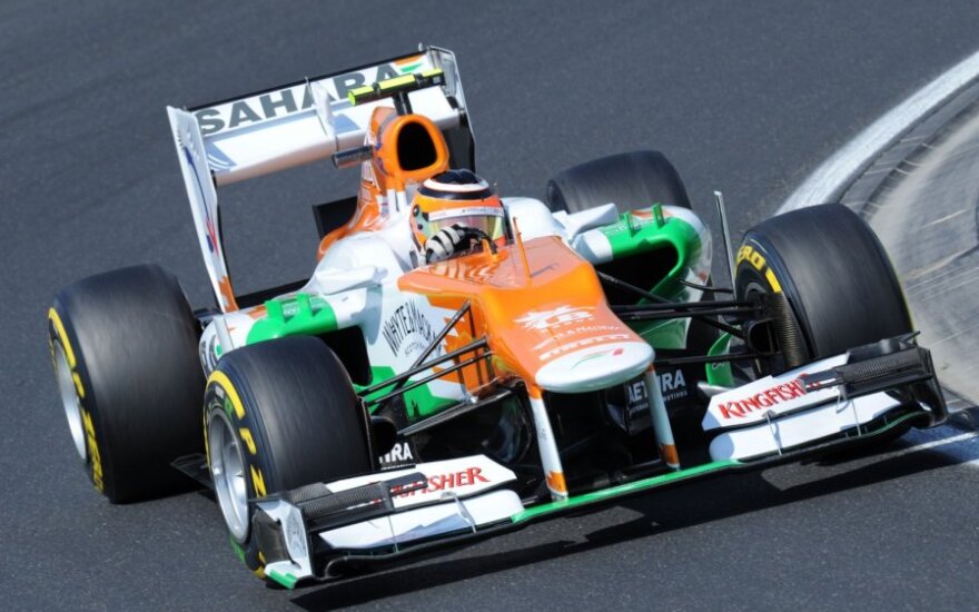 Nico Hulkenbergas su "Force India" komandos automobiliu 