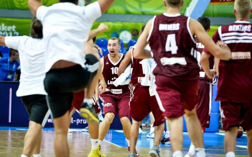 Латвия на последних секундах игры победила Черногорию