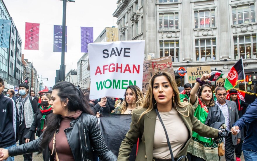 Londone vyksta protestas prieš Talibano valdžią Afganistane