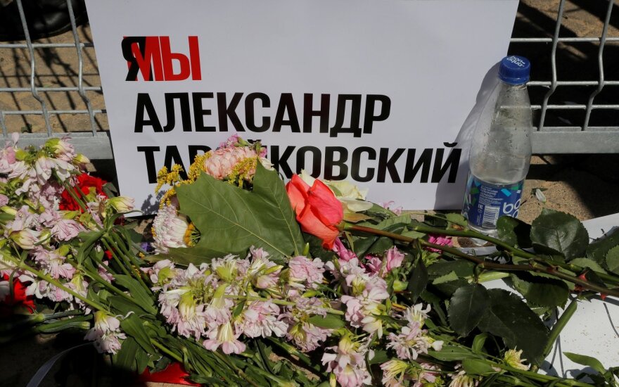Жителя Минска приговорили к двум годам колонии за надпись "Не забудем" на тротуаре