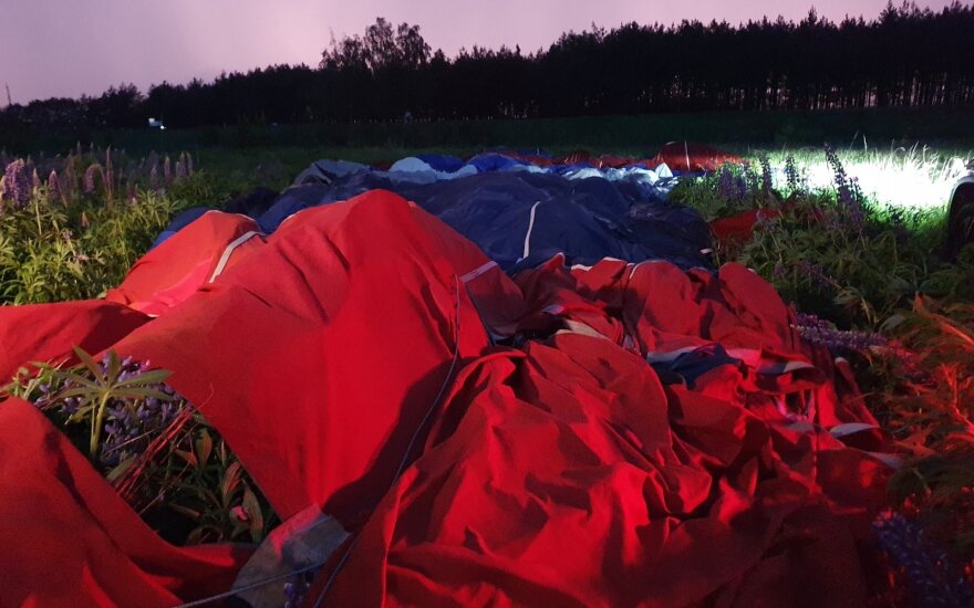 На окраине Вильнюса во время посадки воздушного шара пострадала женщина