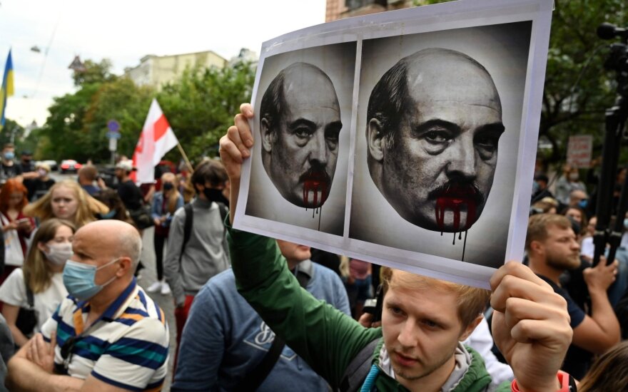 Дмитрий Крапивенко. Как воспринимает украинская власть и общество события в Беларуси?