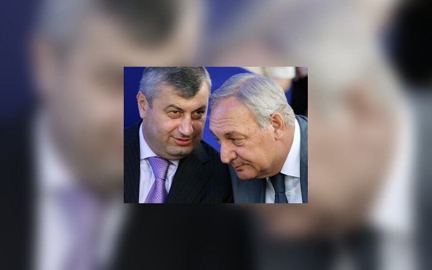 Главы Абхазии и ЮО вновь ждут от Киева признания республик
