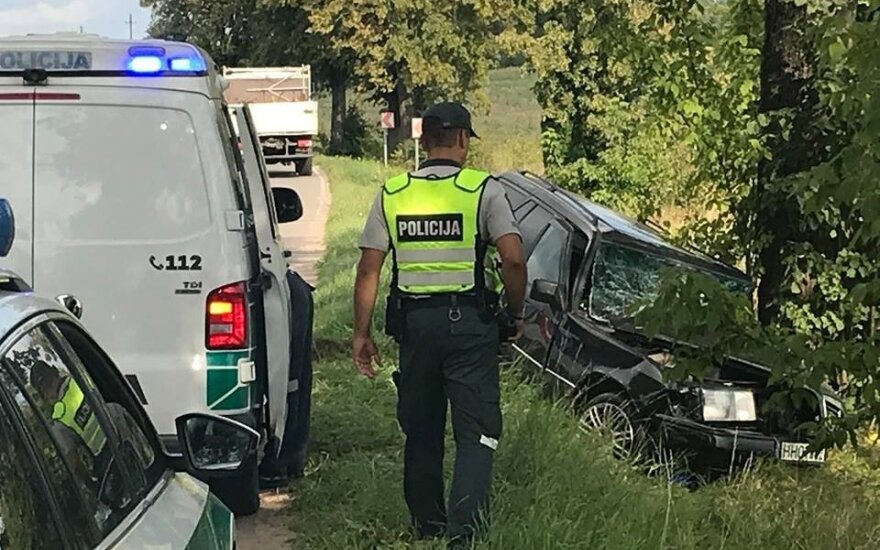 Трагическое ДТП у нового кладбища в Тракай: водитель погиб