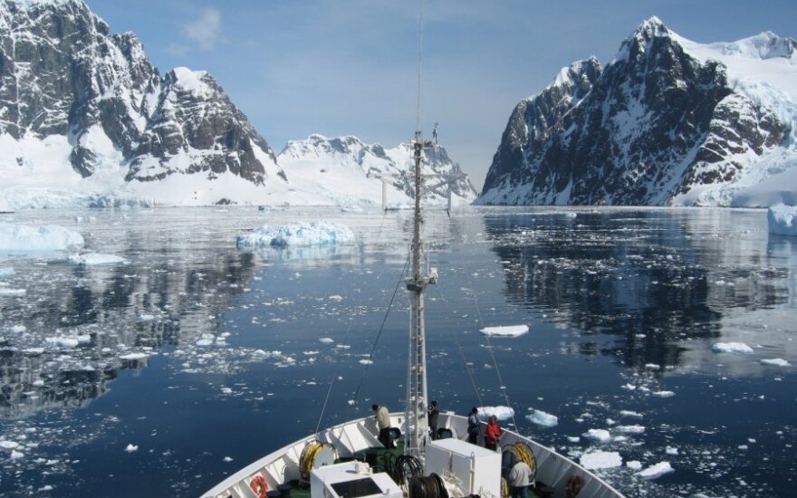 Po Antarktidos ledu gali slėptis didžiausia pasaulio pelkė?
