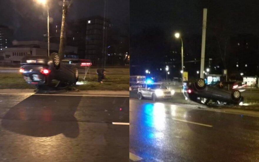 ДТП в Вильнюсе: VW после столкновения оказался на встречной полосе и остался лежать на крыше