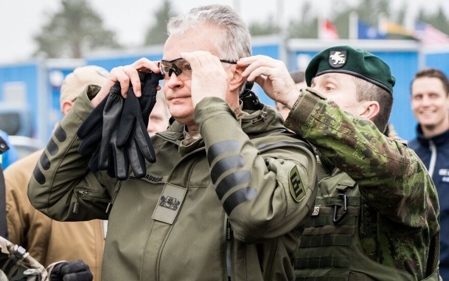 Президент Литвы: НАТО должен назвать Россию угрозой