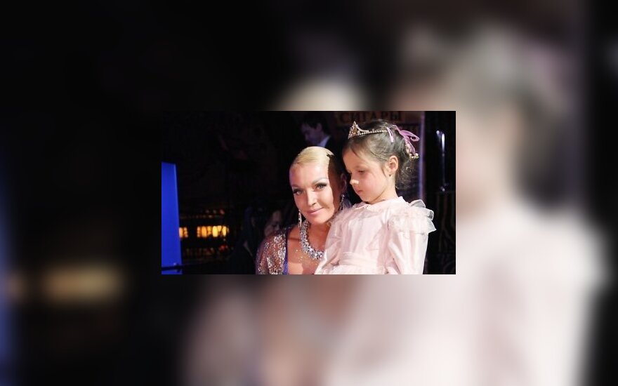 Волочкова подарила дочке колье с бриллиантами