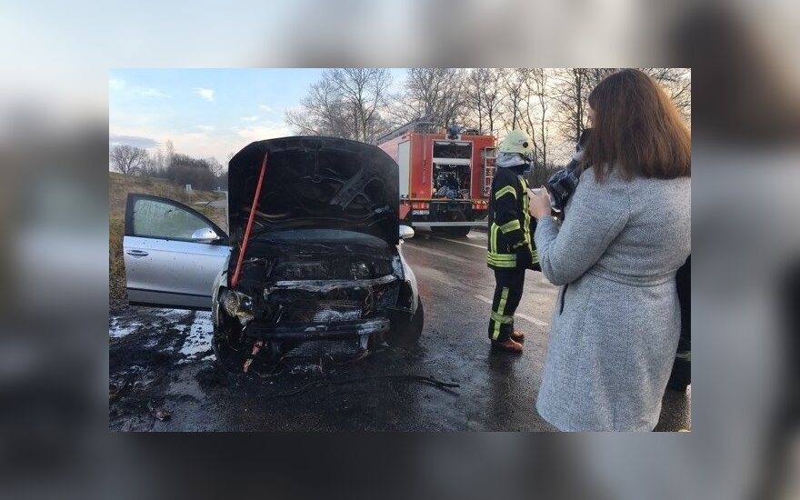 В Тракайском районе сгорел автомобиль