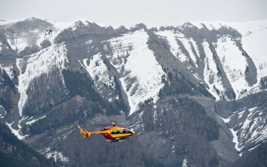 10 вертолетов участвуют в спецоперации в Альпах