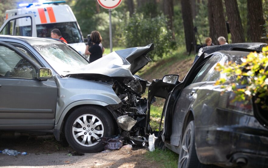 В Вильнюсе произошло лобовое столкновение автомобилей: погибли два человека