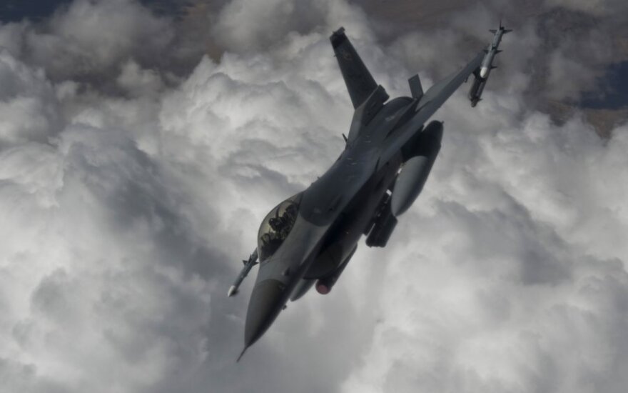 США нанесли первый авиаудар по джихадистам около Багдада