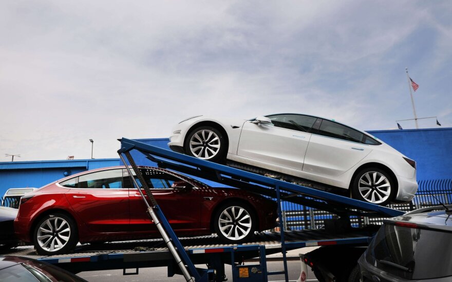 Tesla продала рекордное количество электрокаров за год — почти полмиллиона